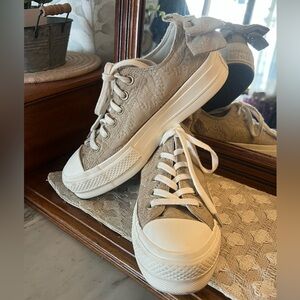 CONVERSE All Star Lift Platform Embroidered Canvas Bow Sneakers Tan White Size 7